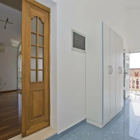 Sea View, Modern & Spacious Apartment * Hvar Town