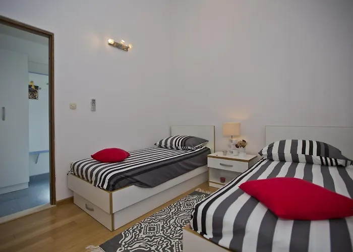 Sea View, Modern & Spacious 흐바르