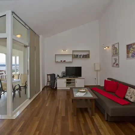 Sea view, modern&spacious apartment * Hvar Town