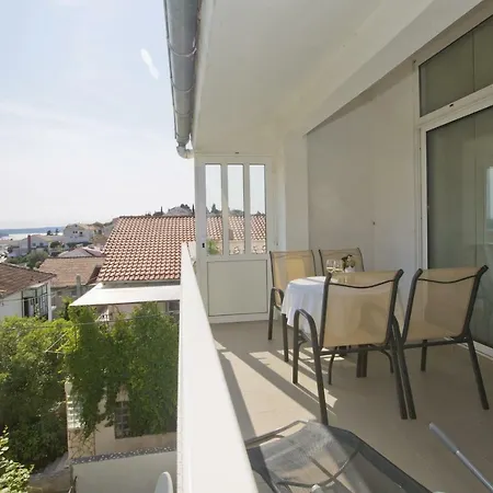 Sea view, modern&spacious apartment * Hvar Town