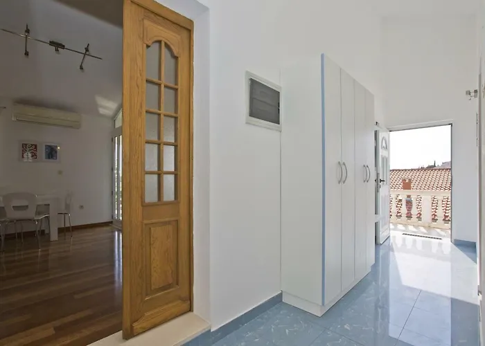 Sea View, Modern & Spacious * Hvar Town