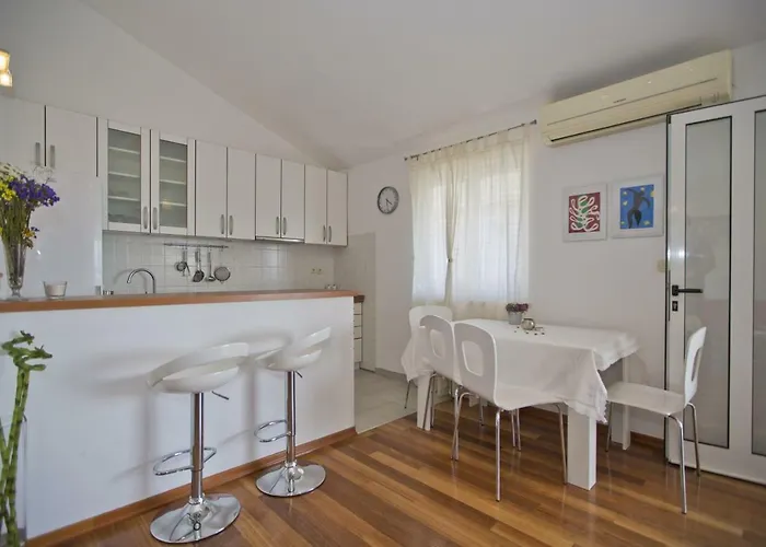 Sea View, Modern & Spacious