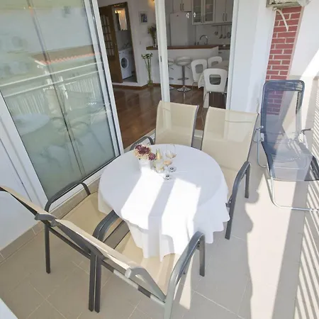 Sea View, Modern & Spacious Apartment Daire