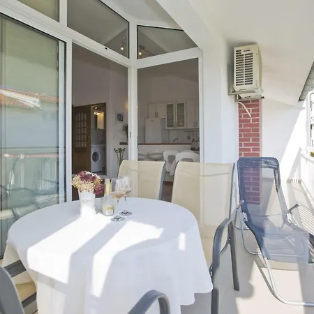 Daire Sea View, Modern & Spacious Apartment *