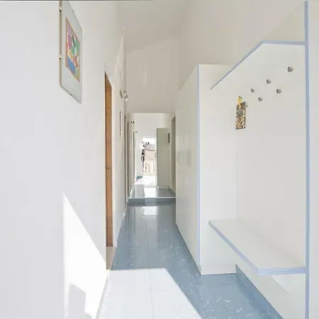 Daire Sea View, Modern & Spacious Apartment Hvar Town